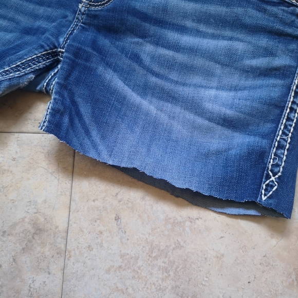 Rock Revival Jean Shorts - Picture 3 of 16